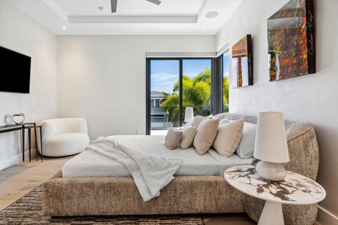 For Sale: $9,895,000 (5 beds, 5 baths, 5699 Square Feet)