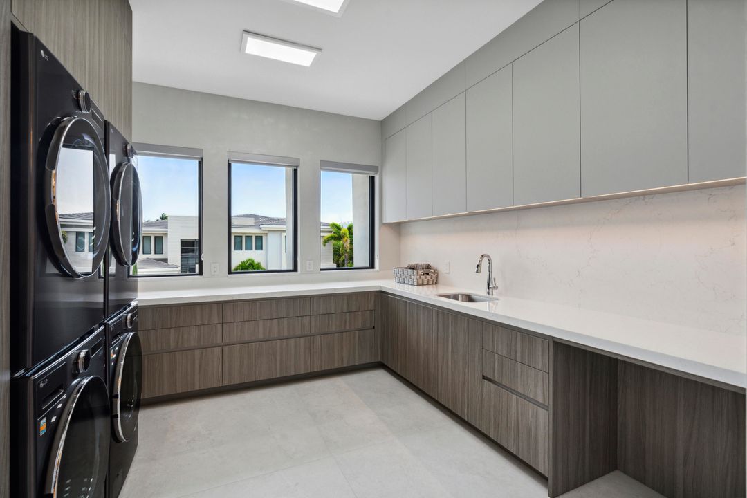 For Sale: $9,895,000 (5 beds, 5 baths, 5699 Square Feet)