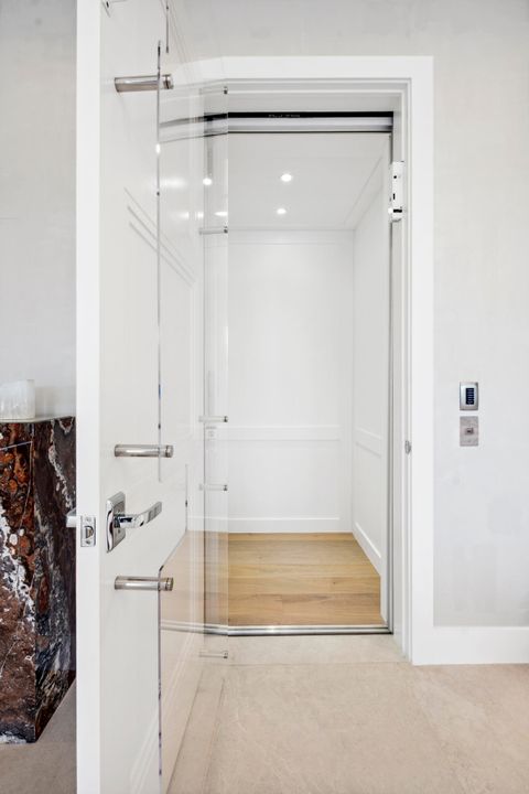 For Sale: $9,895,000 (5 beds, 5 baths, 5699 Square Feet)