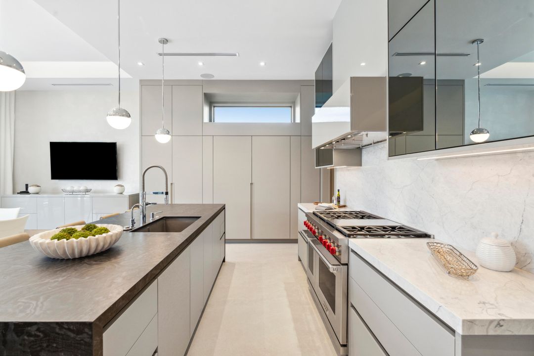 For Sale: $9,895,000 (5 beds, 5 baths, 5699 Square Feet)