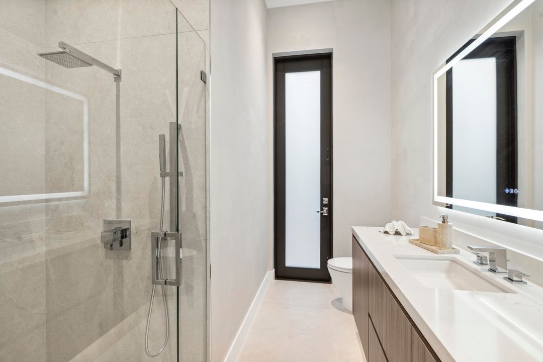 For Sale: $9,895,000 (5 beds, 5 baths, 5699 Square Feet)