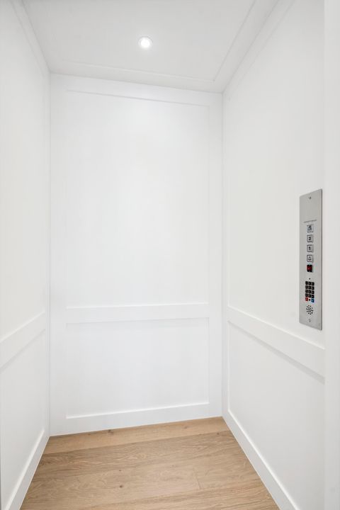 For Sale: $9,895,000 (5 beds, 5 baths, 5699 Square Feet)