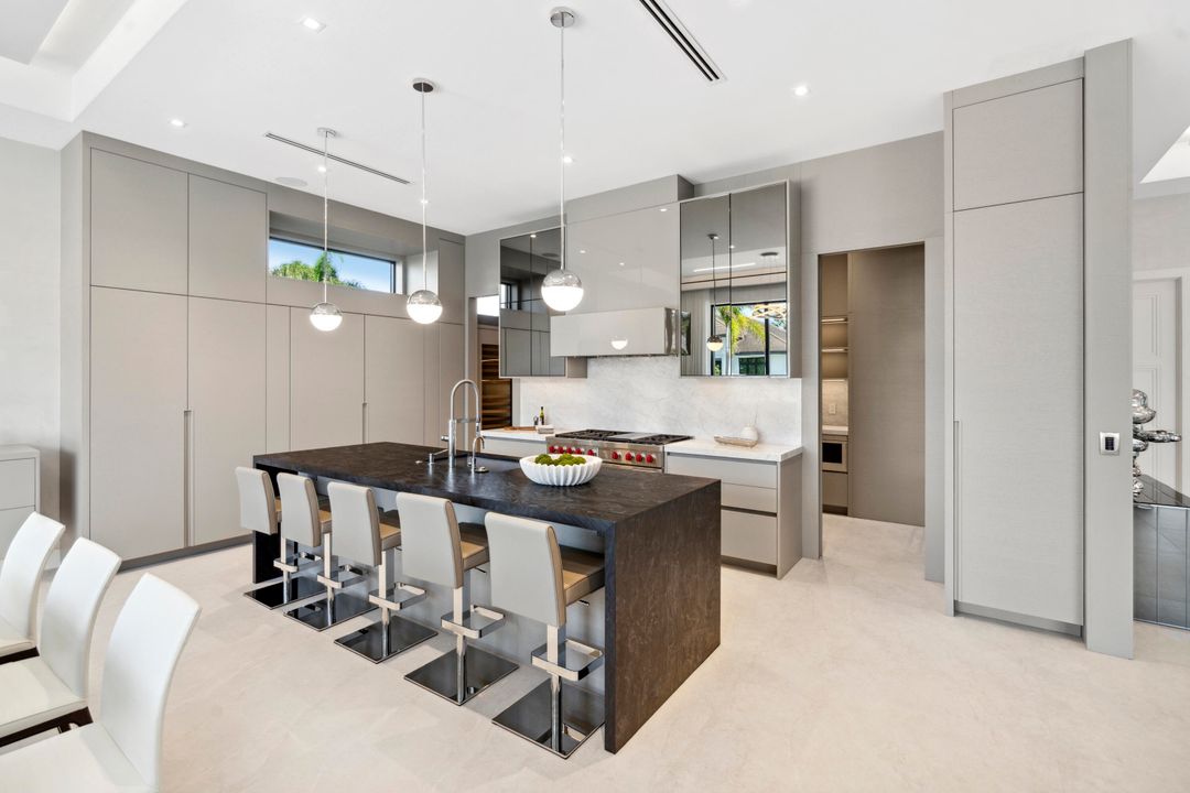 For Sale: $9,895,000 (5 beds, 5 baths, 5699 Square Feet)