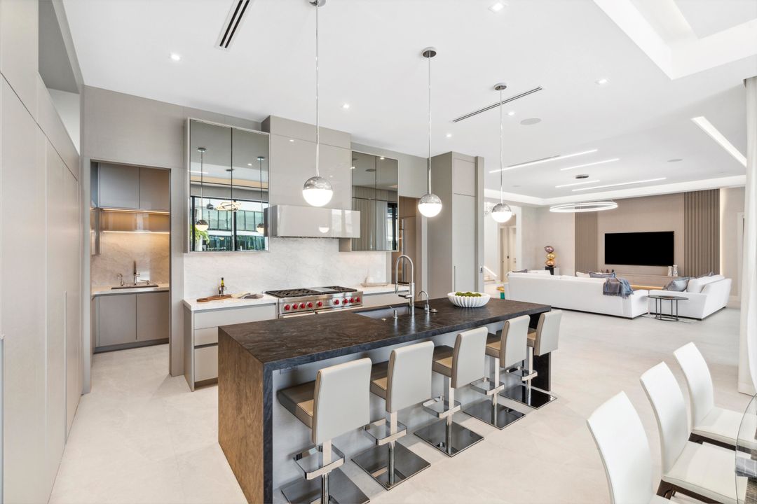 For Sale: $9,895,000 (5 beds, 5 baths, 5699 Square Feet)