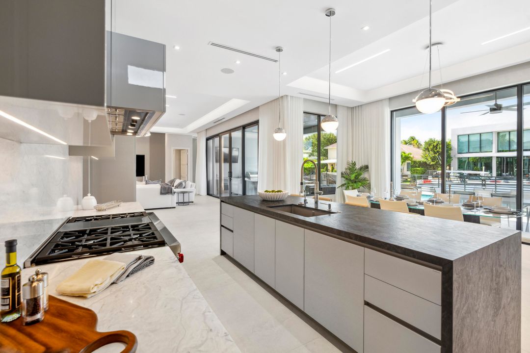 For Sale: $9,895,000 (5 beds, 5 baths, 5699 Square Feet)