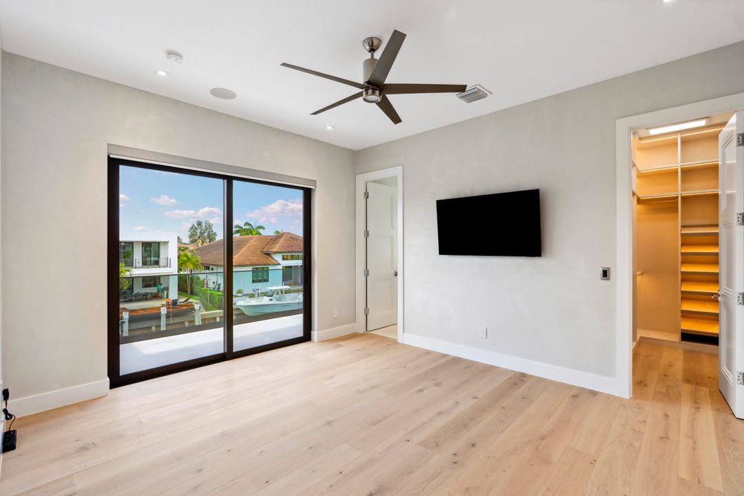 For Sale: $9,895,000 (5 beds, 5 baths, 5699 Square Feet)