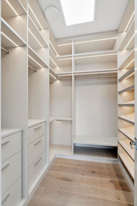 For Sale: $9,895,000 (5 beds, 5 baths, 5699 Square Feet)