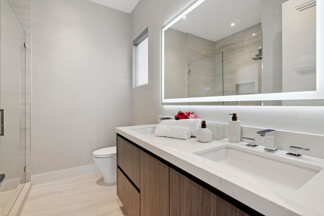 For Sale: $9,895,000 (5 beds, 5 baths, 5699 Square Feet)