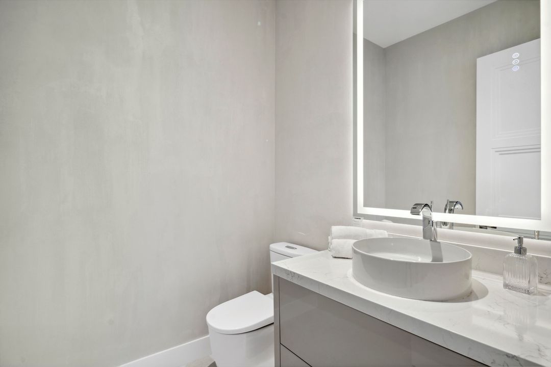 For Sale: $9,895,000 (5 beds, 5 baths, 5699 Square Feet)