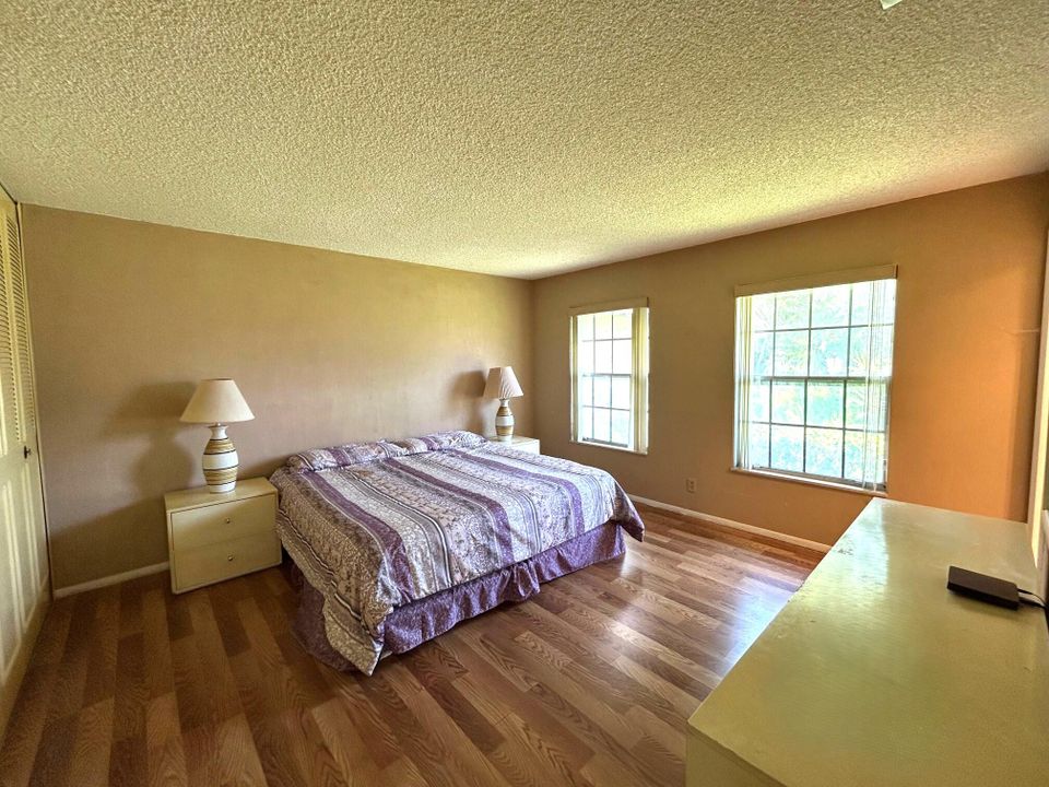 Active With Contract: $128,000 (2 beds, 1 baths, 1024 Square Feet)