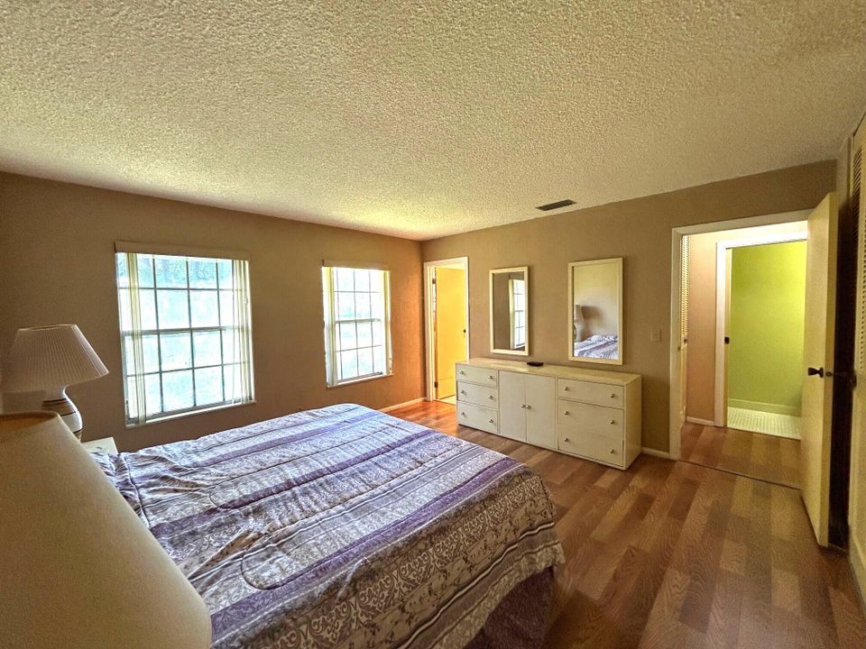 Active With Contract: $128,000 (2 beds, 1 baths, 1024 Square Feet)