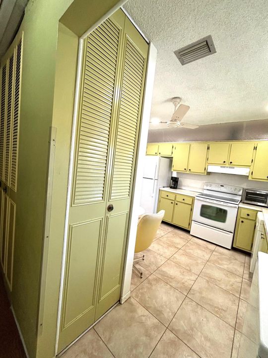 Active With Contract: $128,000 (2 beds, 1 baths, 1024 Square Feet)