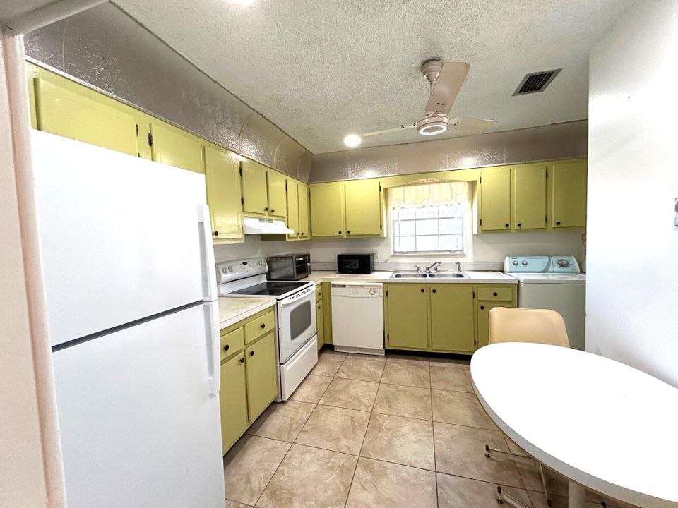 Active With Contract: $128,000 (2 beds, 1 baths, 1024 Square Feet)