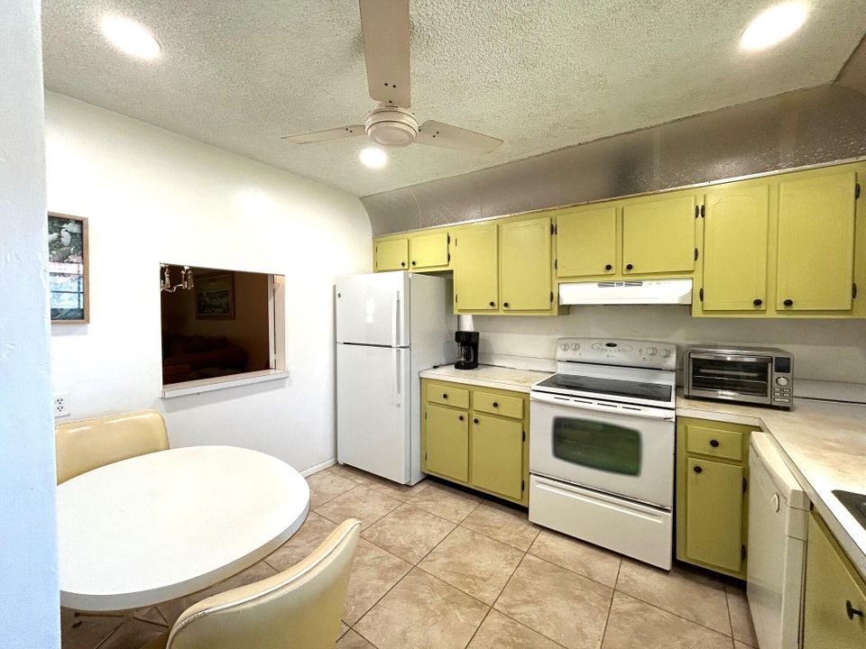 Active With Contract: $128,000 (2 beds, 1 baths, 1024 Square Feet)