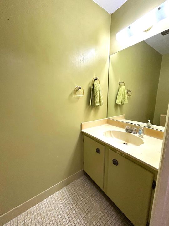 Active With Contract: $128,000 (2 beds, 1 baths, 1024 Square Feet)