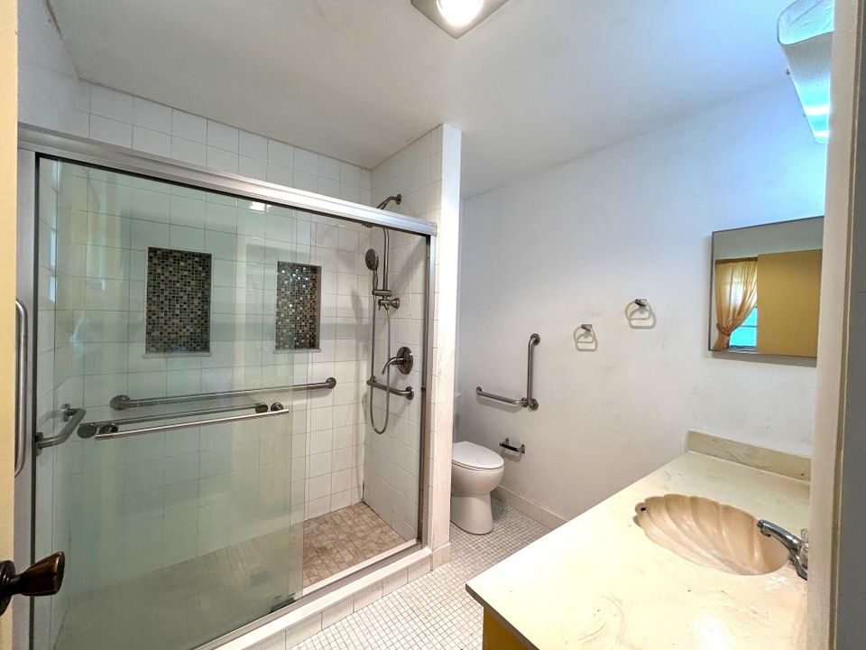 Active With Contract: $128,000 (2 beds, 1 baths, 1024 Square Feet)