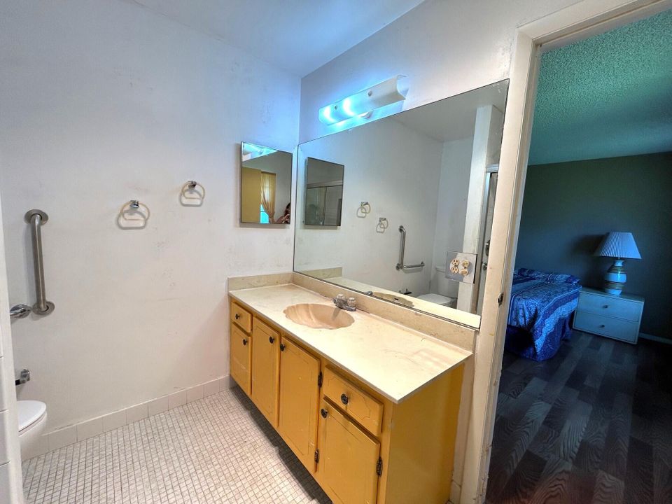 Active With Contract: $128,000 (2 beds, 1 baths, 1024 Square Feet)