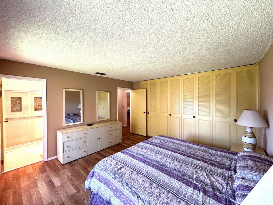 Active With Contract: $128,000 (2 beds, 1 baths, 1024 Square Feet)