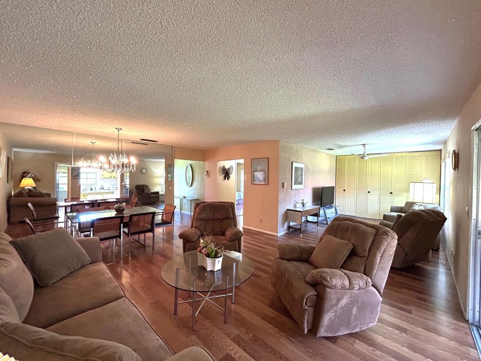 Active With Contract: $128,000 (2 beds, 1 baths, 1024 Square Feet)