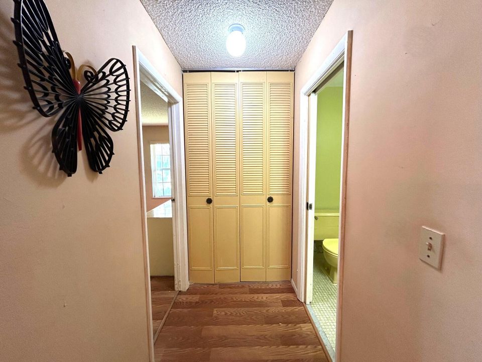 Active With Contract: $128,000 (2 beds, 1 baths, 1024 Square Feet)