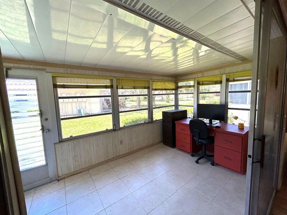 Active With Contract: $128,000 (2 beds, 1 baths, 1024 Square Feet)