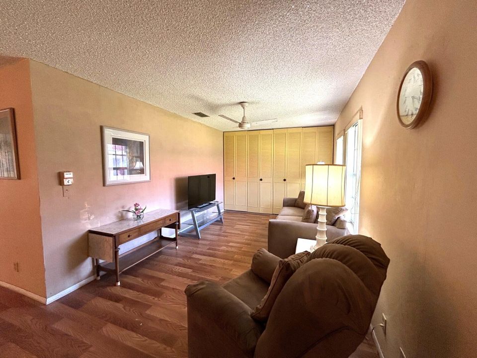 Active With Contract: $128,000 (2 beds, 1 baths, 1024 Square Feet)