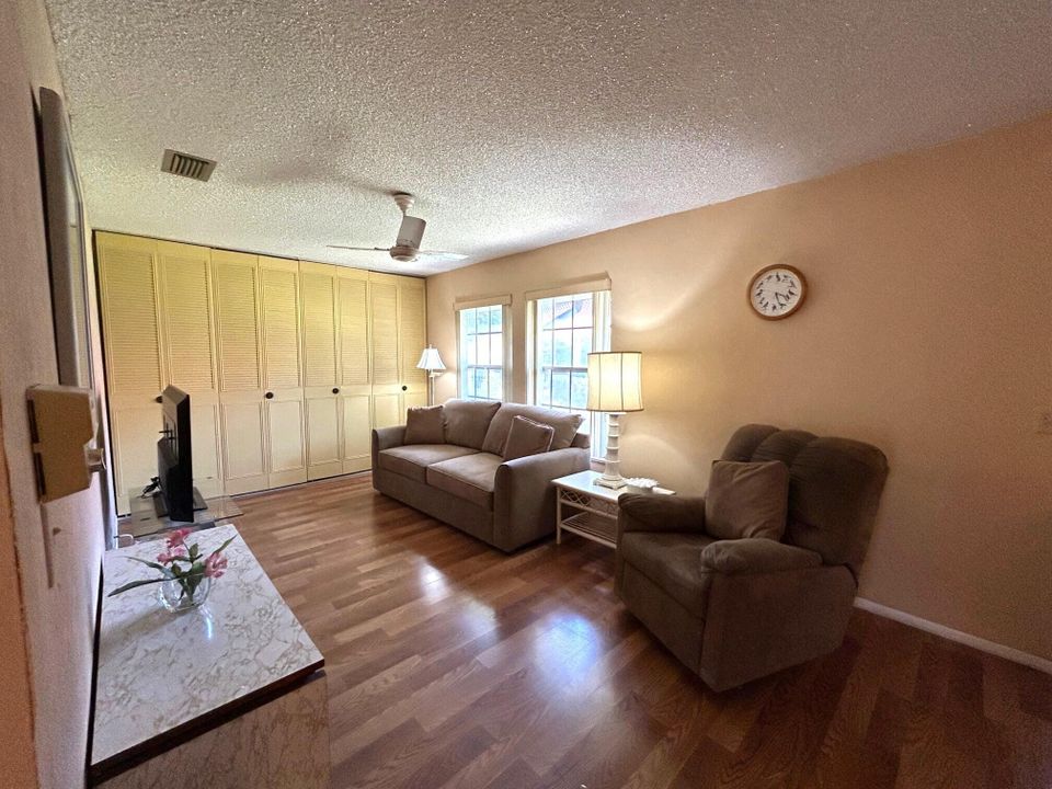 Active With Contract: $128,000 (2 beds, 1 baths, 1024 Square Feet)