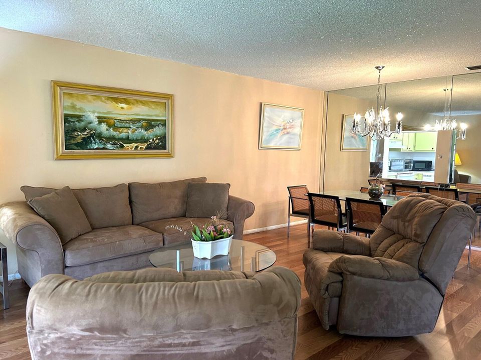 Active With Contract: $128,000 (2 beds, 1 baths, 1024 Square Feet)