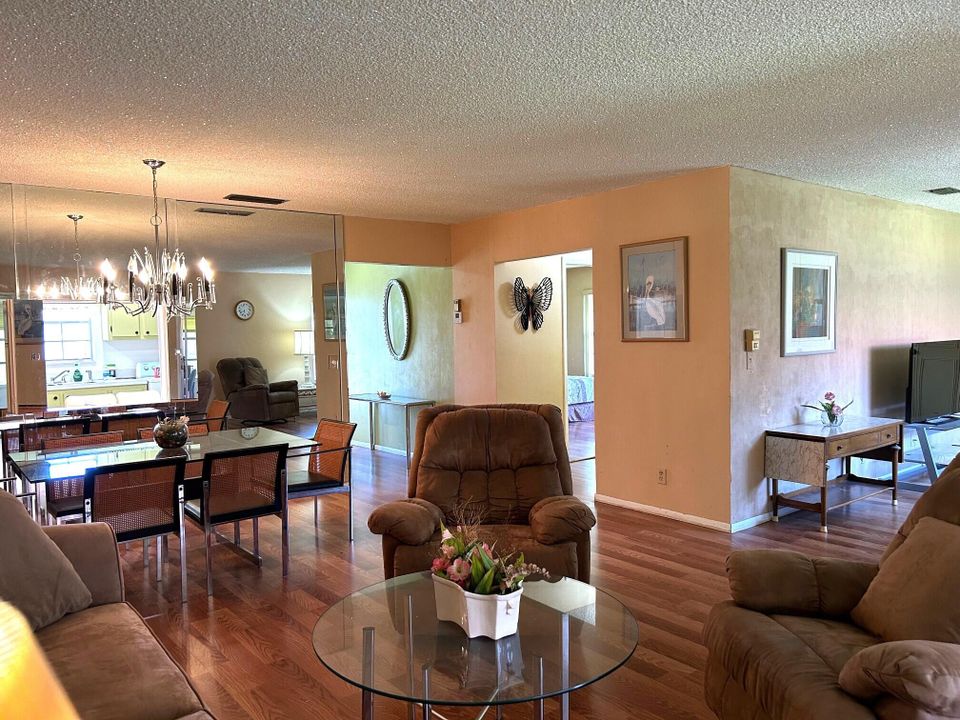 Active With Contract: $128,000 (2 beds, 1 baths, 1024 Square Feet)