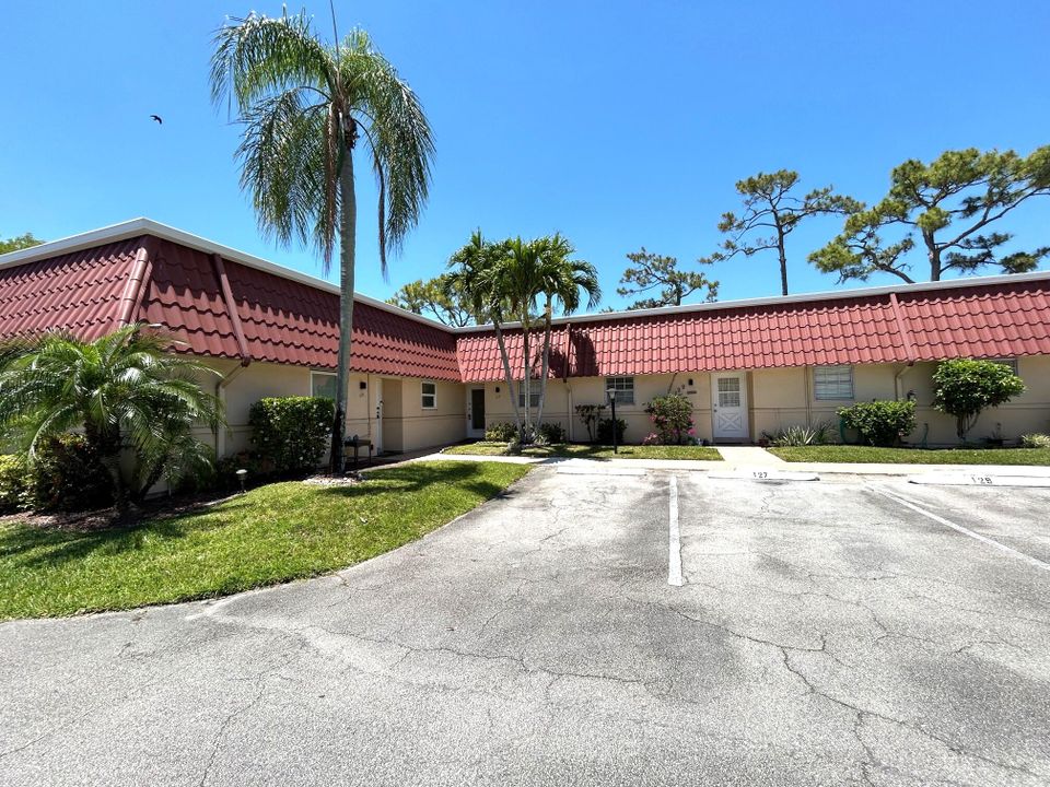 Active With Contract: $128,000 (2 beds, 1 baths, 1024 Square Feet)