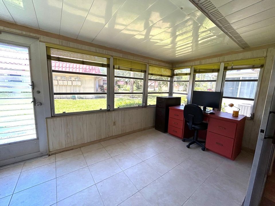 Active With Contract: $128,000 (2 beds, 1 baths, 1024 Square Feet)