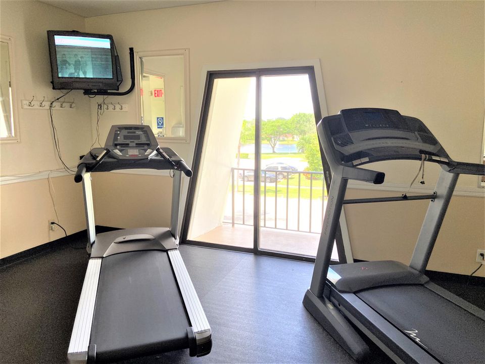 Active With Contract: $128,000 (2 beds, 1 baths, 1024 Square Feet)