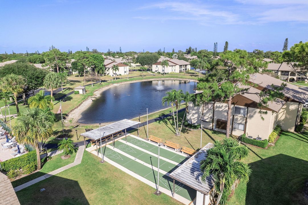 合同活跃: $105,000 (1 贝兹, 1 浴室, 780 平方英尺)