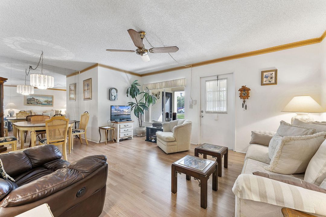 合同活跃: $105,000 (1 贝兹, 1 浴室, 780 平方英尺)