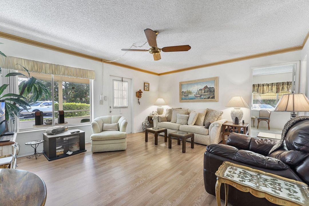 合同活跃: $105,000 (1 贝兹, 1 浴室, 780 平方英尺)