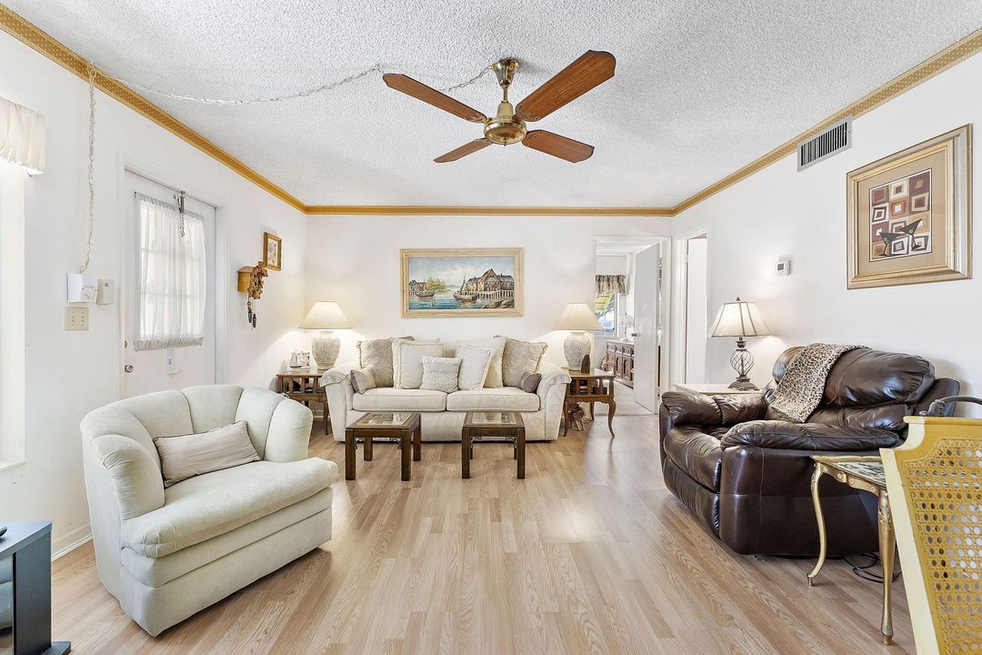 合同活跃: $105,000 (1 贝兹, 1 浴室, 780 平方英尺)