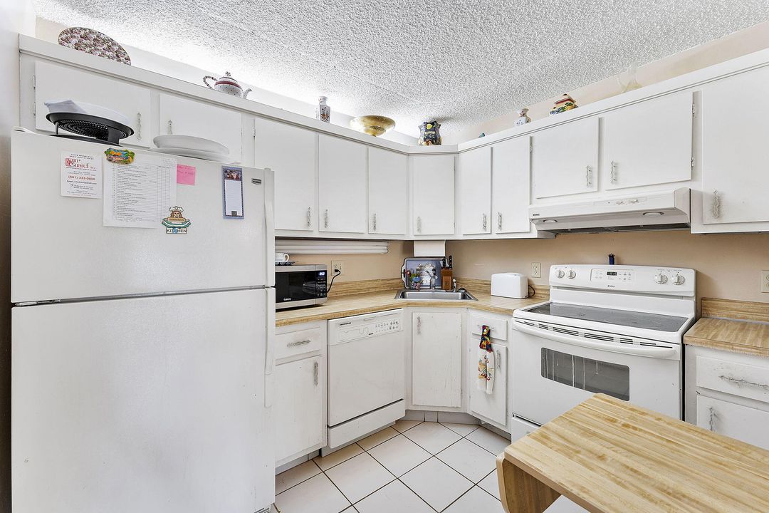 合同活跃: $105,000 (1 贝兹, 1 浴室, 780 平方英尺)