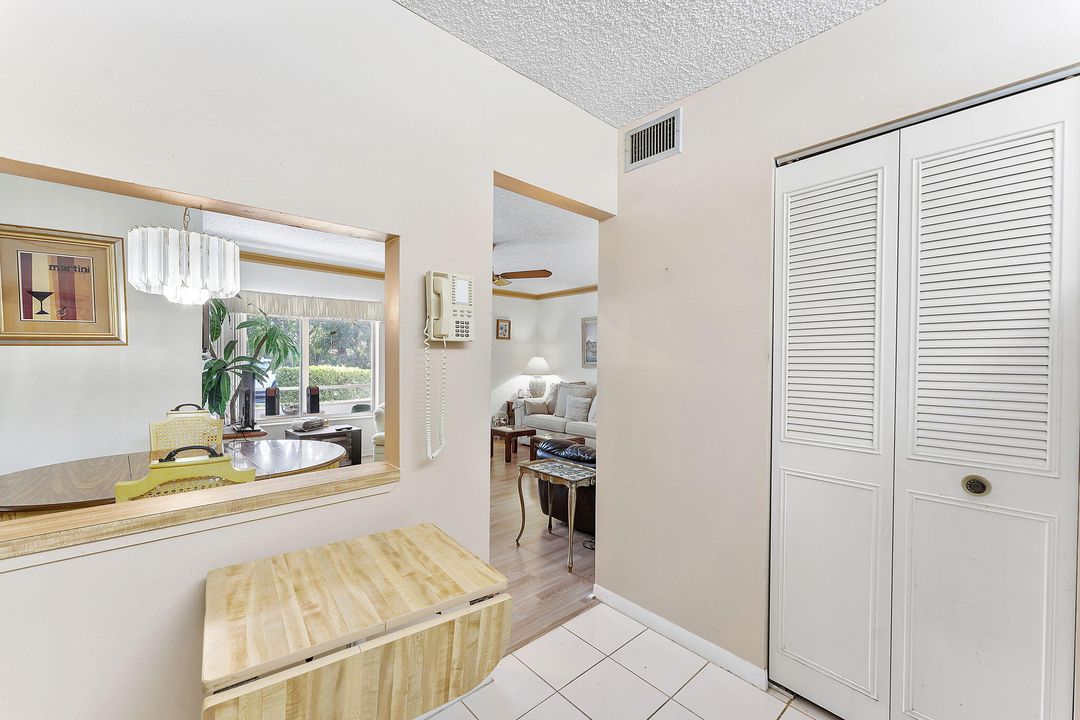 合同活跃: $105,000 (1 贝兹, 1 浴室, 780 平方英尺)