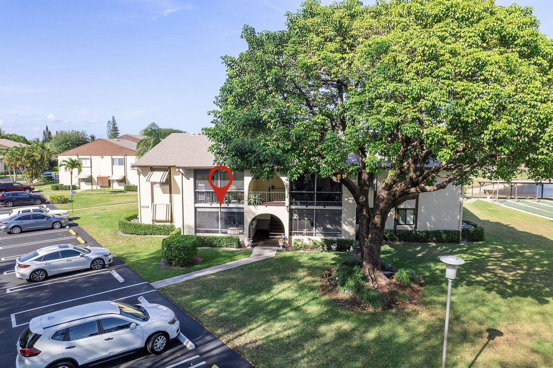 合同活跃: $105,000 (1 贝兹, 1 浴室, 780 平方英尺)