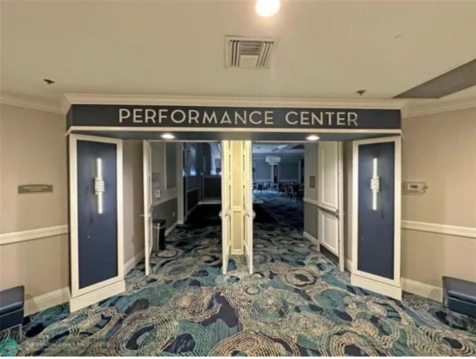 For Sale: $219,900 (2 beds, 2 baths, 1131 Square Feet)