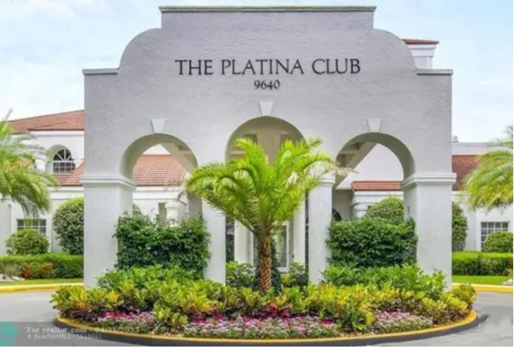 For Sale: $219,900 (2 beds, 2 baths, 1131 Square Feet)