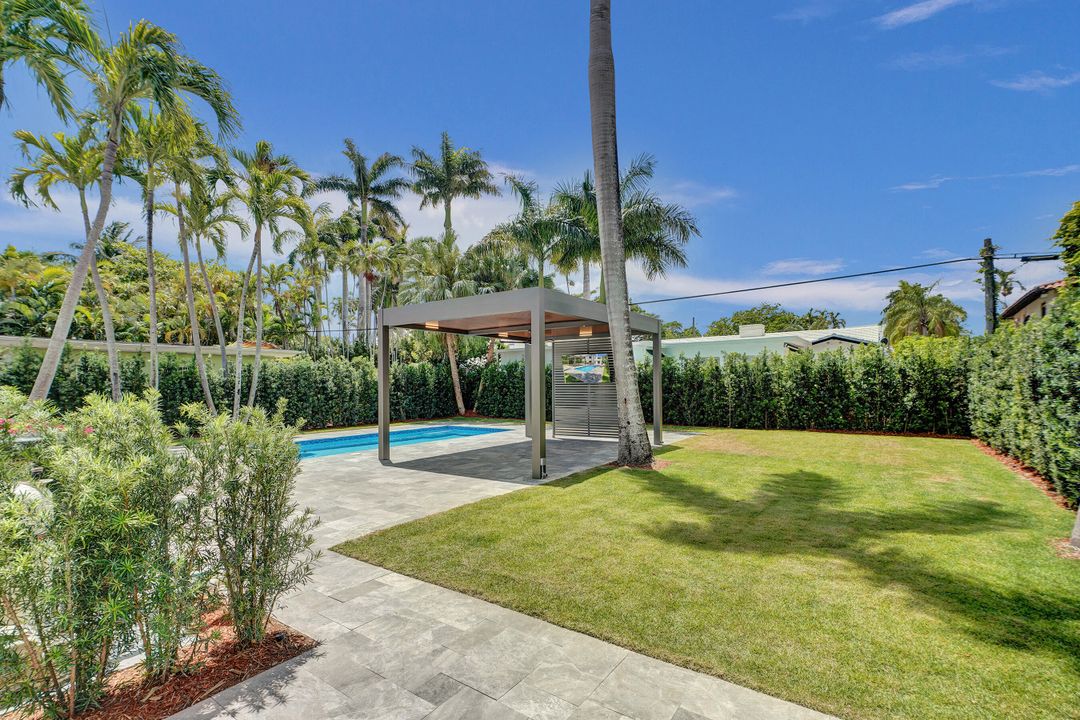 For Sale: $2,790,000 (3 beds, 2 baths, 2599 Square Feet)