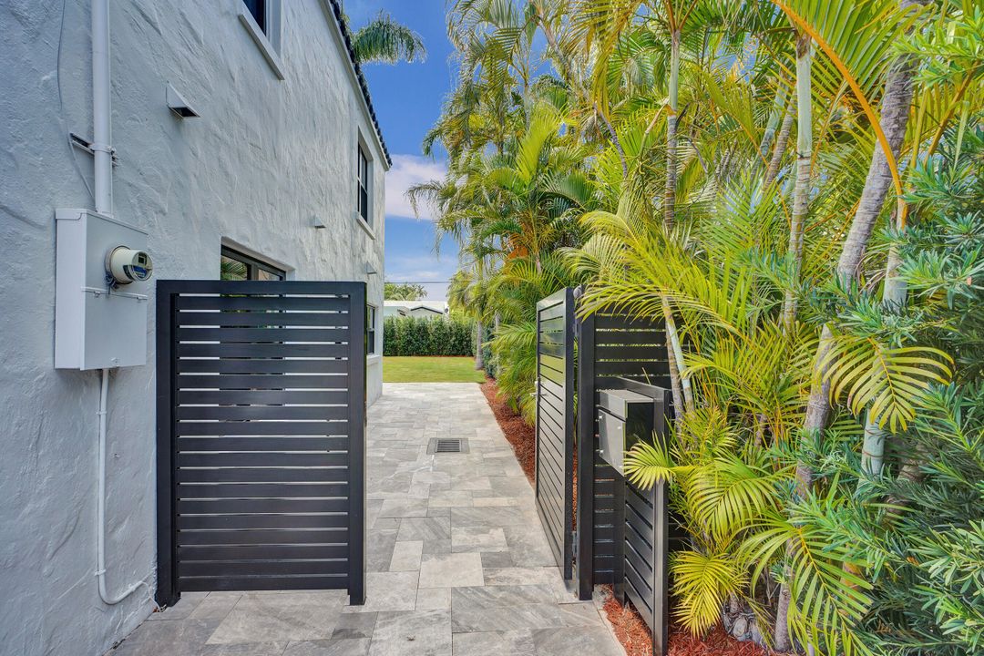 For Sale: $2,790,000 (3 beds, 2 baths, 2599 Square Feet)