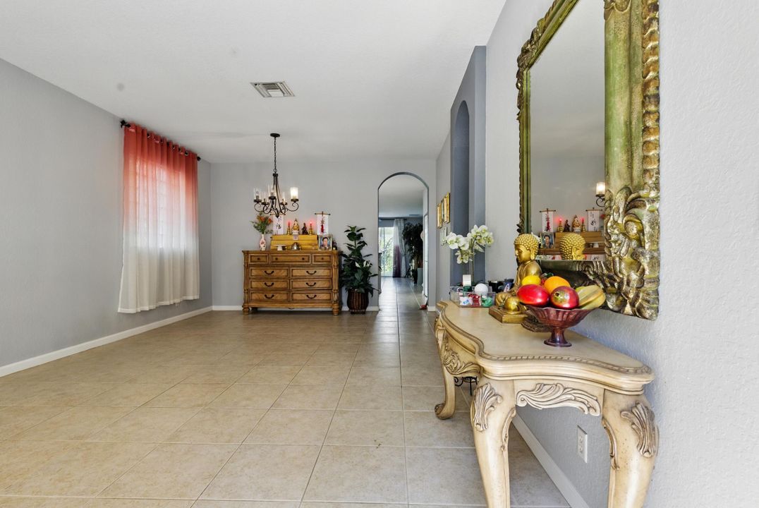 Activo con contrato: $479,500 (3 camas, 2 baños, 1936 Pies cuadrados)