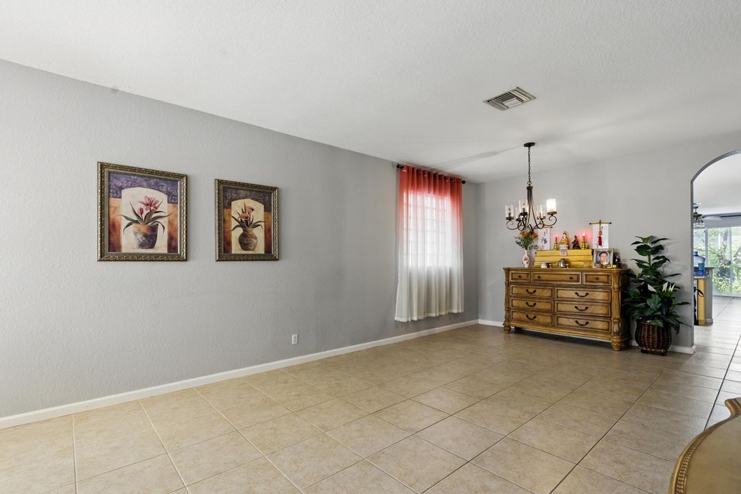 Activo con contrato: $479,500 (3 camas, 2 baños, 1936 Pies cuadrados)