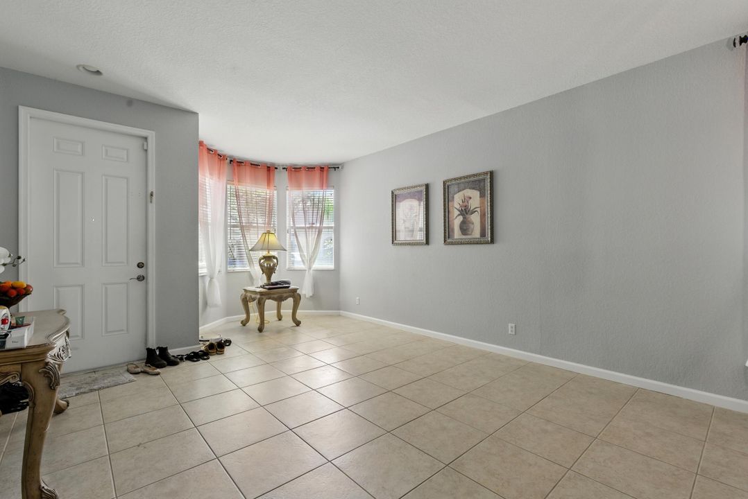 Activo con contrato: $479,500 (3 camas, 2 baños, 1936 Pies cuadrados)