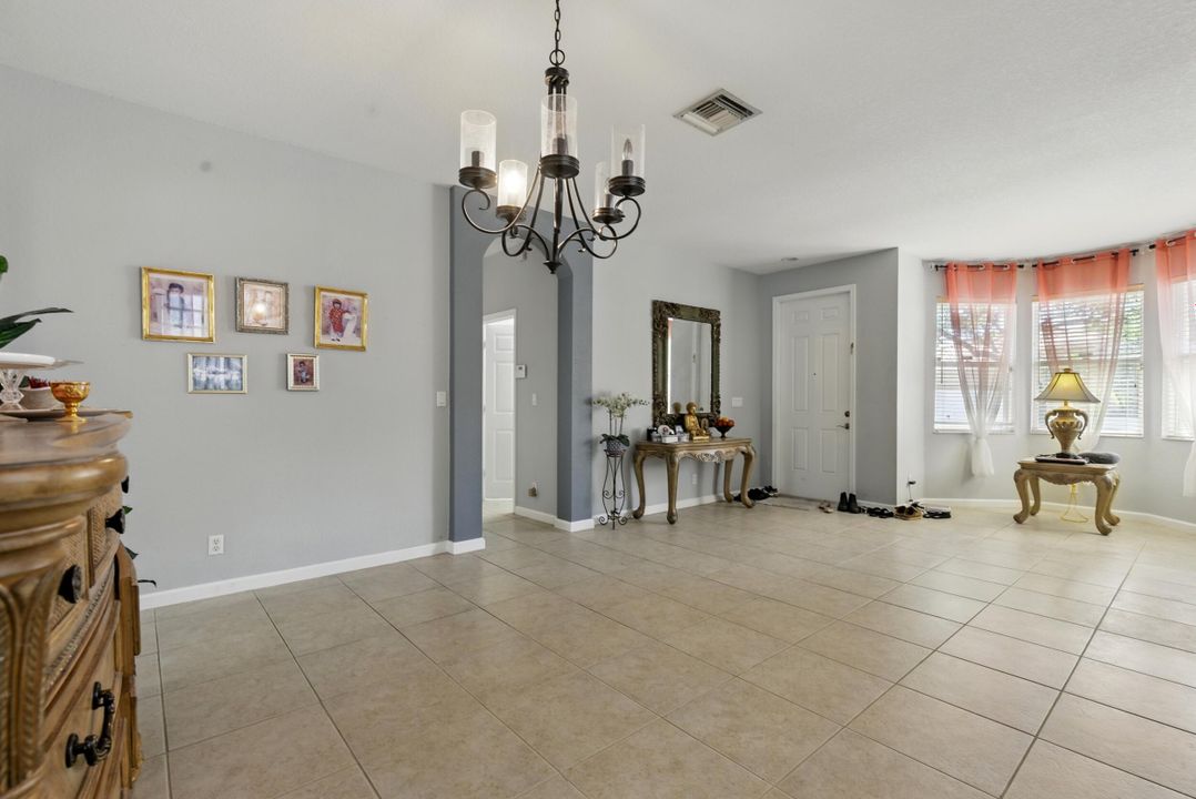 Activo con contrato: $479,500 (3 camas, 2 baños, 1936 Pies cuadrados)