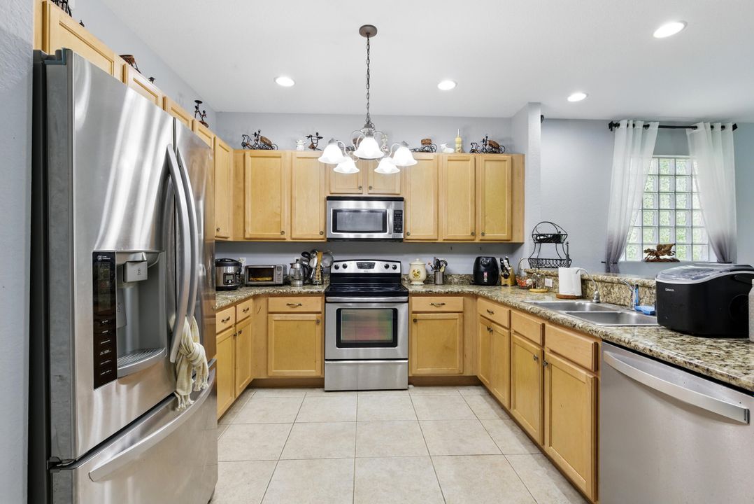 Activo con contrato: $479,500 (3 camas, 2 baños, 1936 Pies cuadrados)