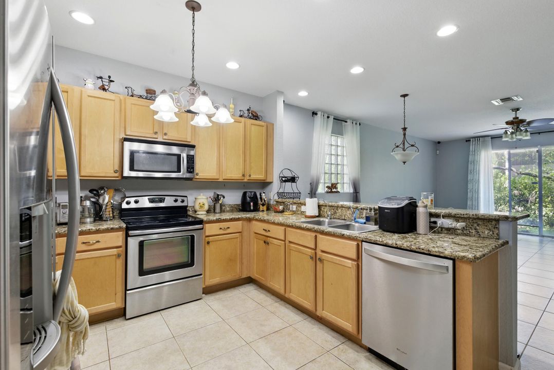 Activo con contrato: $479,500 (3 camas, 2 baños, 1936 Pies cuadrados)