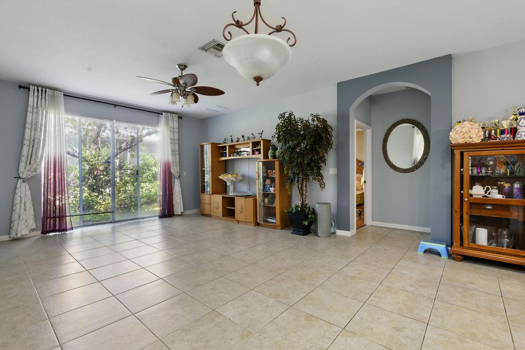 Activo con contrato: $479,500 (3 camas, 2 baños, 1936 Pies cuadrados)